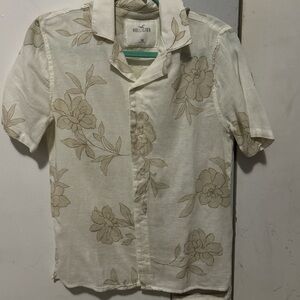 Hollister Cream Short-Sleeve Floral Button-Down Shirt